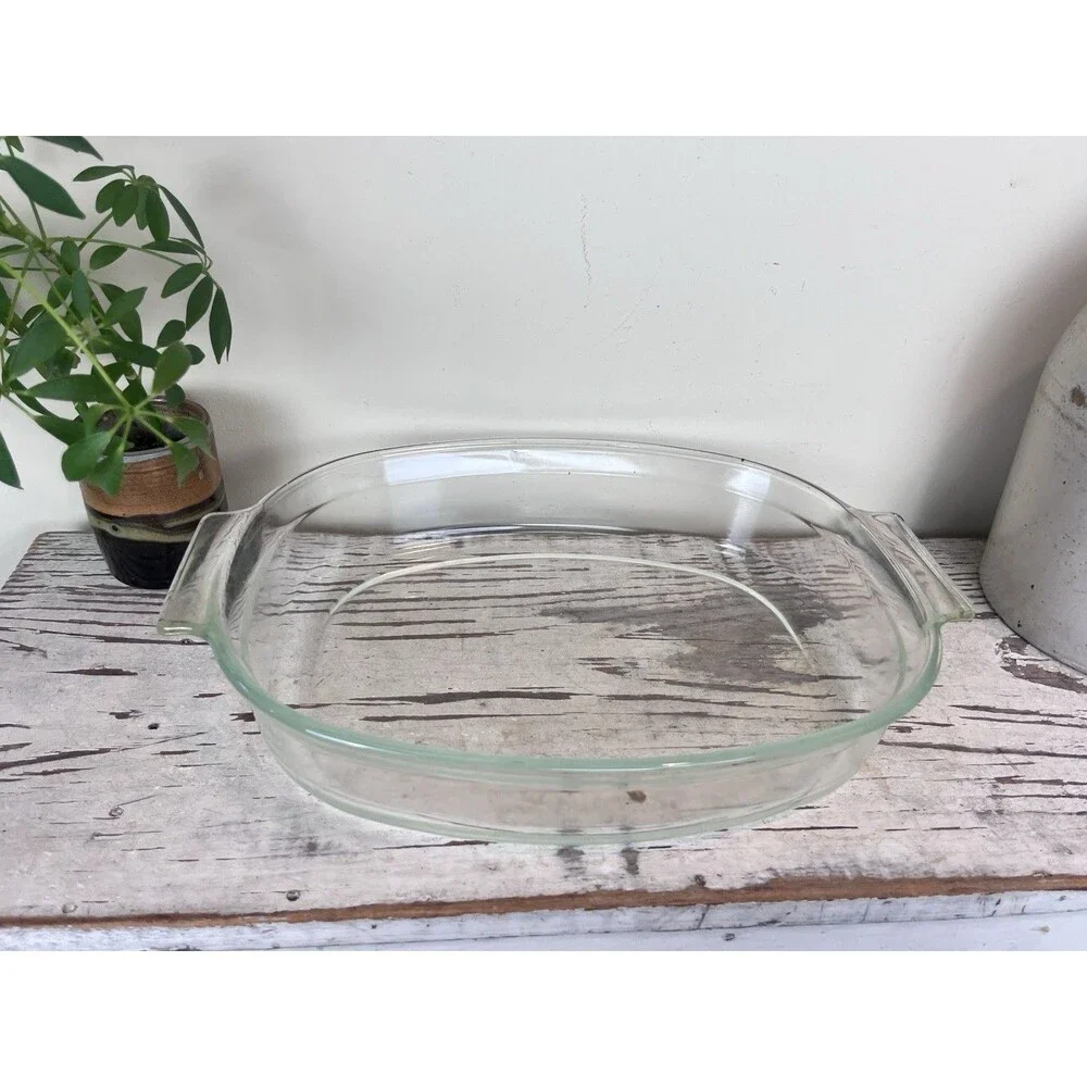 Vintage Pyrex 704 Oval 4 Qt Casserole Dish With Handles Vintage / Large Sturdy